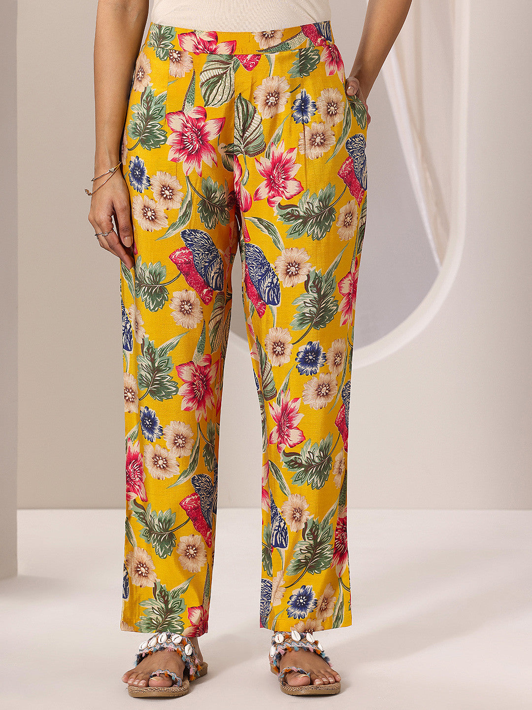 Floral Printed Mandarin Collar Sleeveless Straight Kurta With Trouser