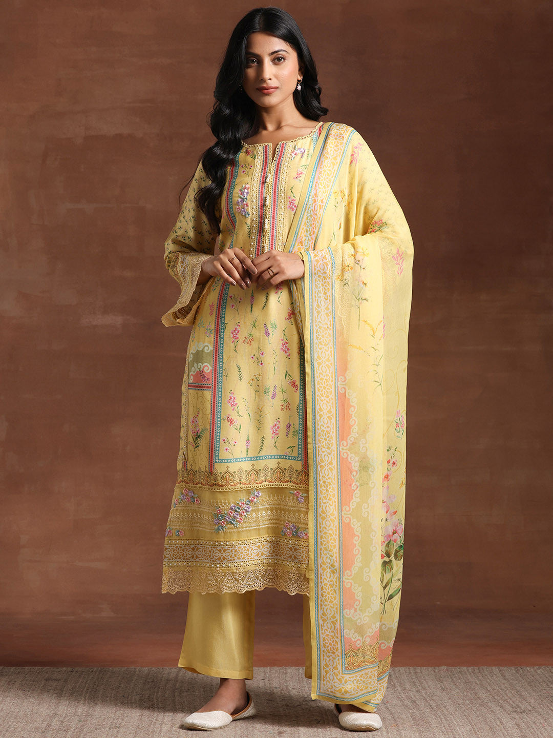 Floral Printed Round Neck Three-Quarter Sleeves Kurta Set
