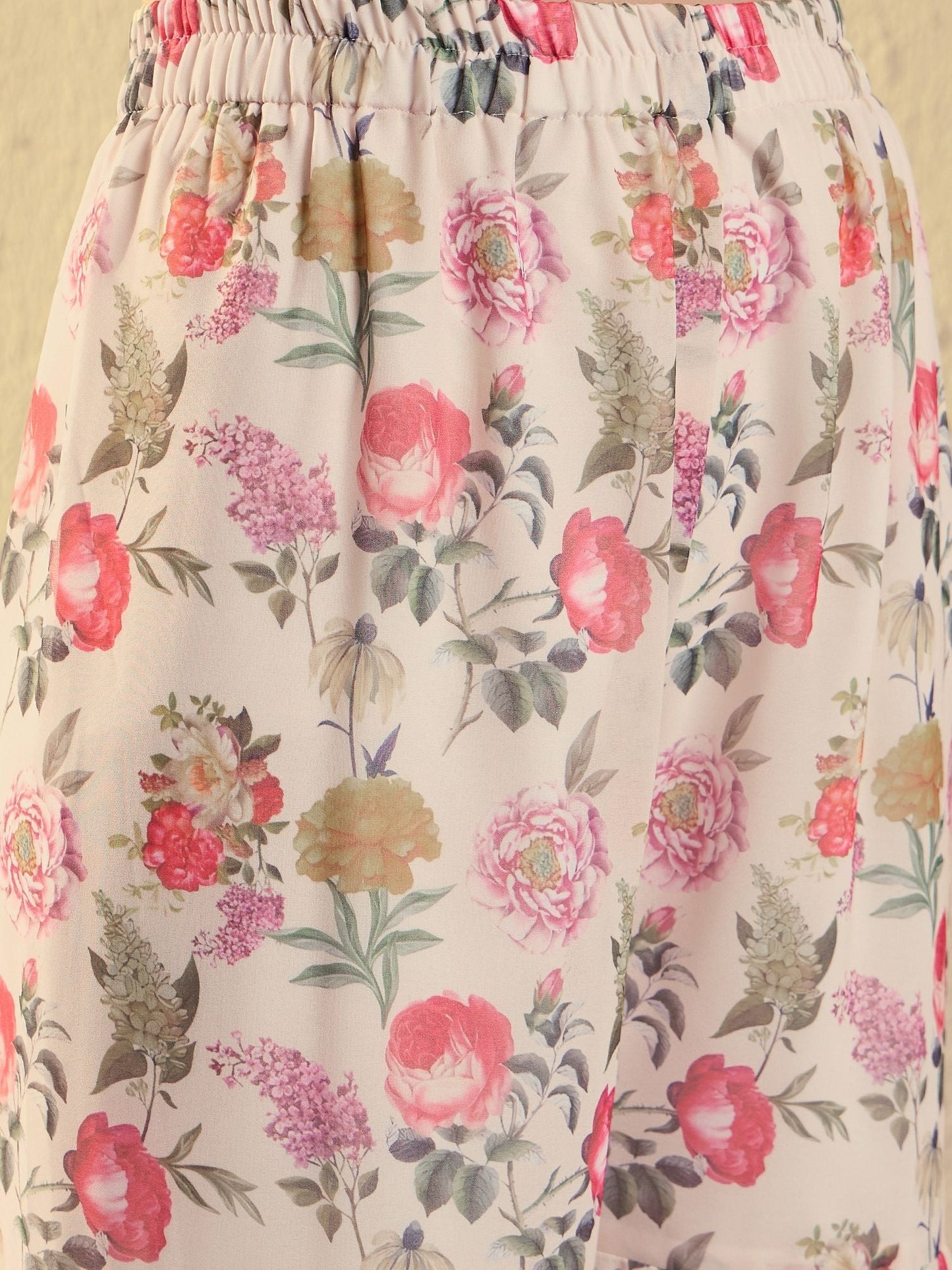 Dhiyona KL Women Floral Embroidered Regular Sequinned Kurta with Sharara & With Dupatta