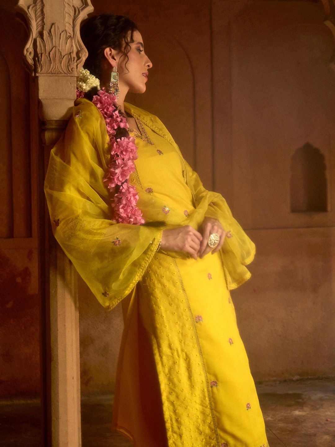 Dhiyona CH Floral Embroidered V-Neck Thread Work Straight Kurta With Solid Trousers & Dupatta