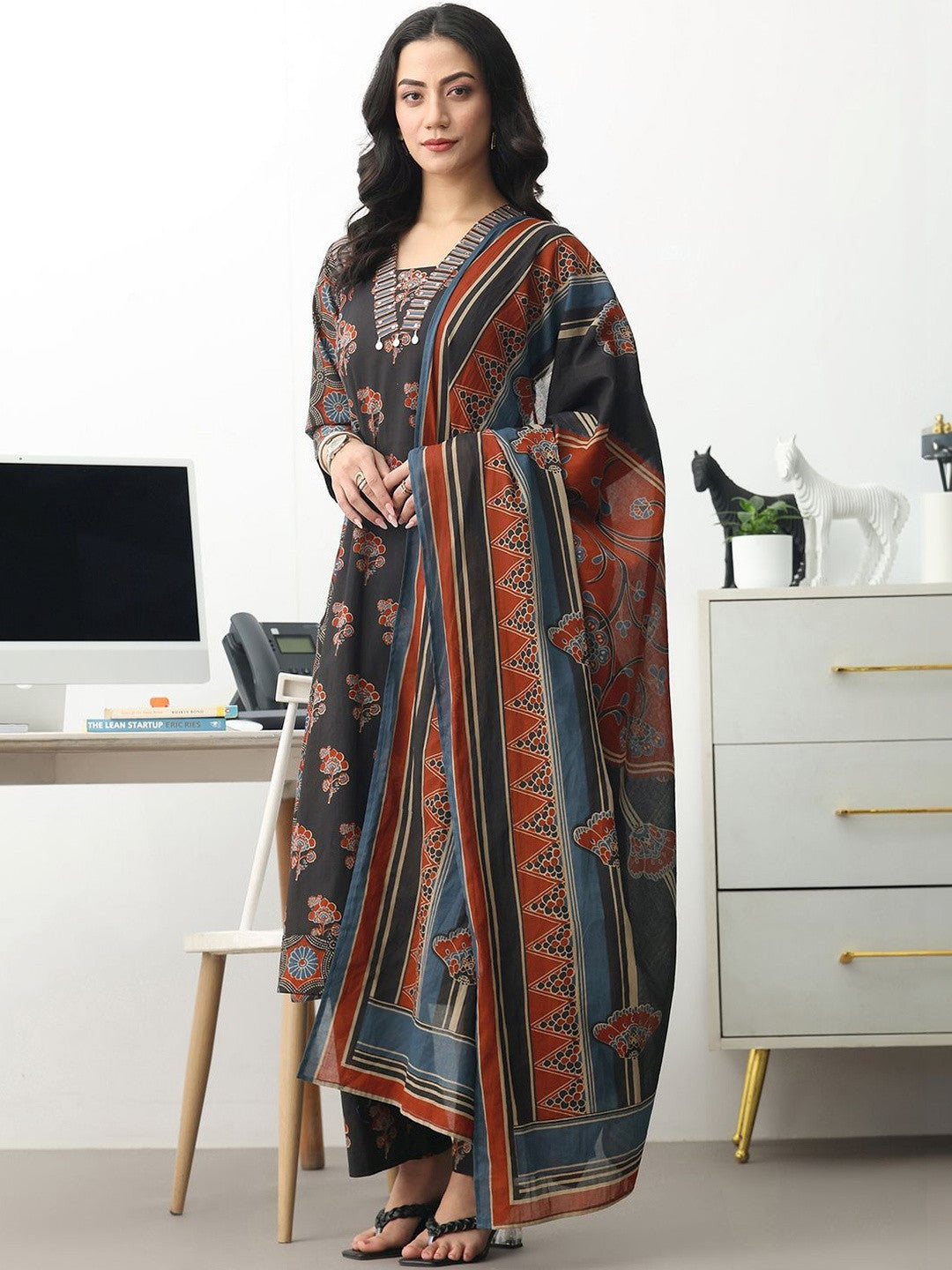 Women Floral Printed Regular Cotton Blend Kurta with Trousers & With Dupatta
