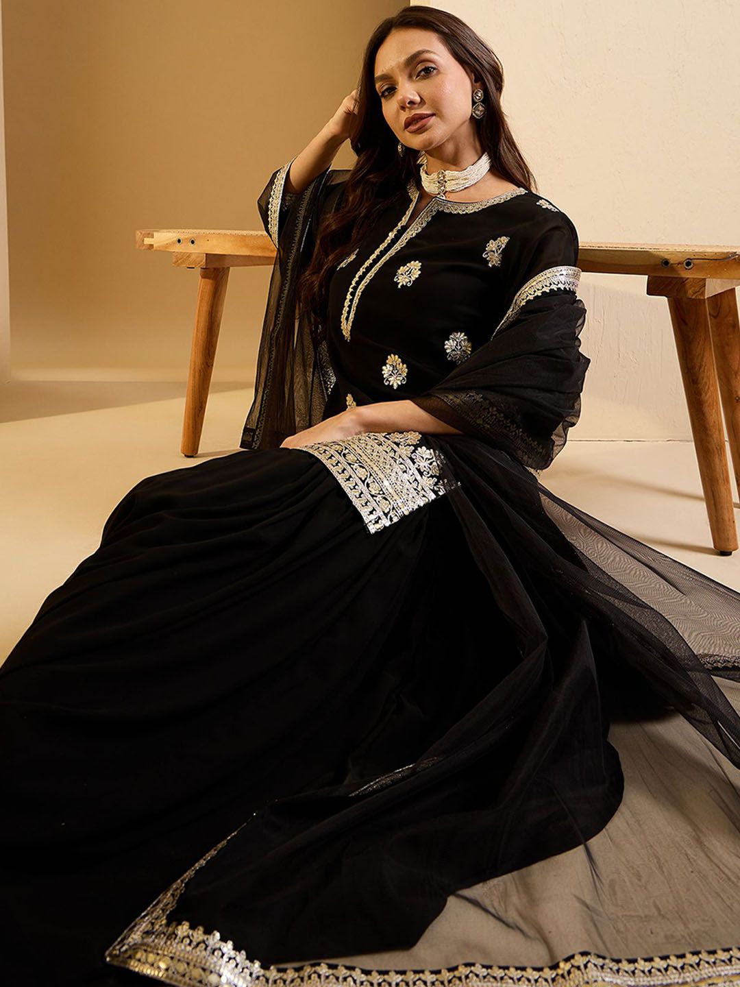 Dhiyona IN Women Floral Embroidered Regular Sequinned Kurti with Sharara & With Dupatta