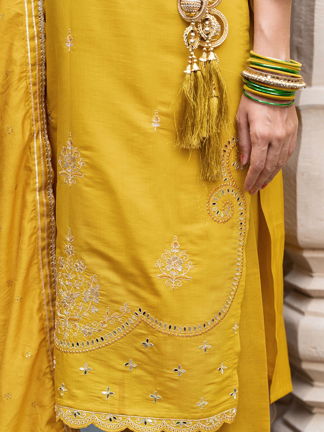 Dhiyona CH Women Ethnic Motifs Embroidered Thread Work Kurta with Trousers & Dupatta