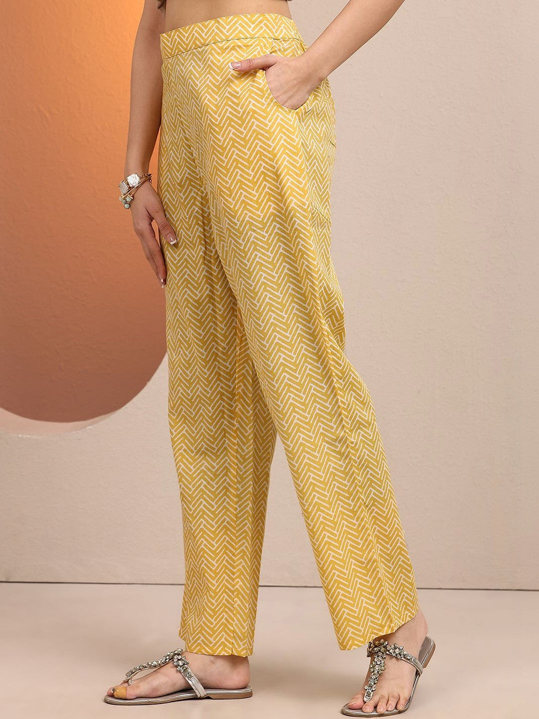 Women Floral Printed Regular Kurta with Trousers & With Dupatta