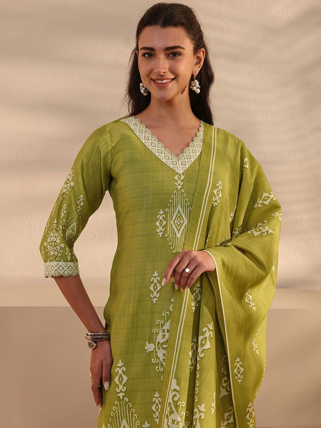 Women Ethnic Motifs Printed Regular Kurta with Trousers & With Dupatta