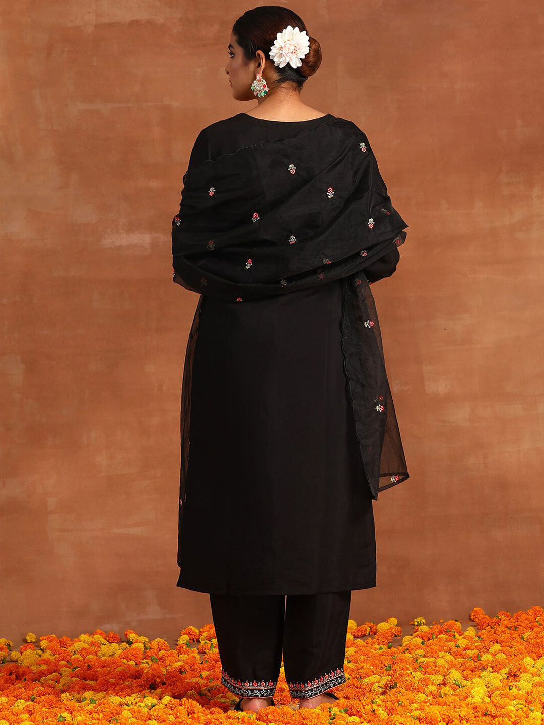 Floral Embroiderd Thread Work Straight Kurta & Trousers With Dupatta