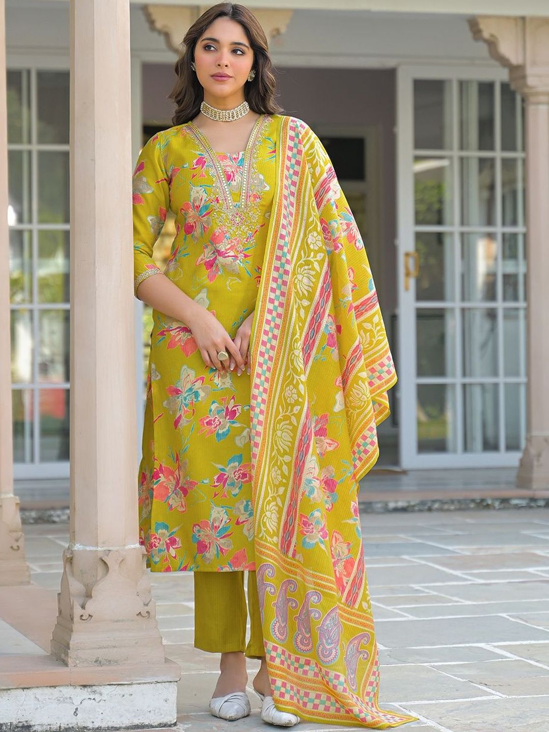 Dhiyona KL Women Floral Printed Regular Thread Work Kurta with Trousers & With Dupatta