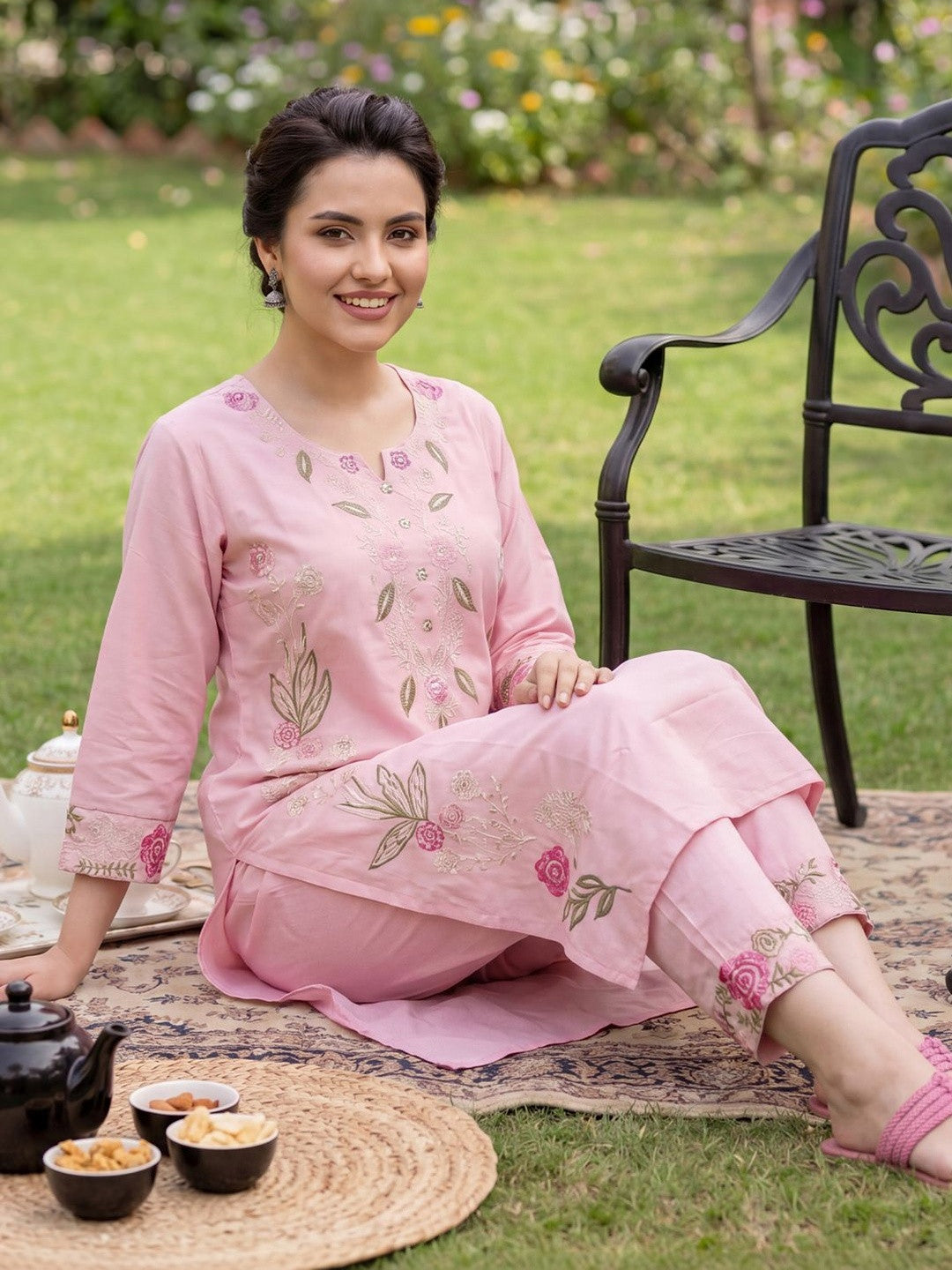 Women Floral Embroidered Regular Thread Work Pure Cotton Kurta with Trousers