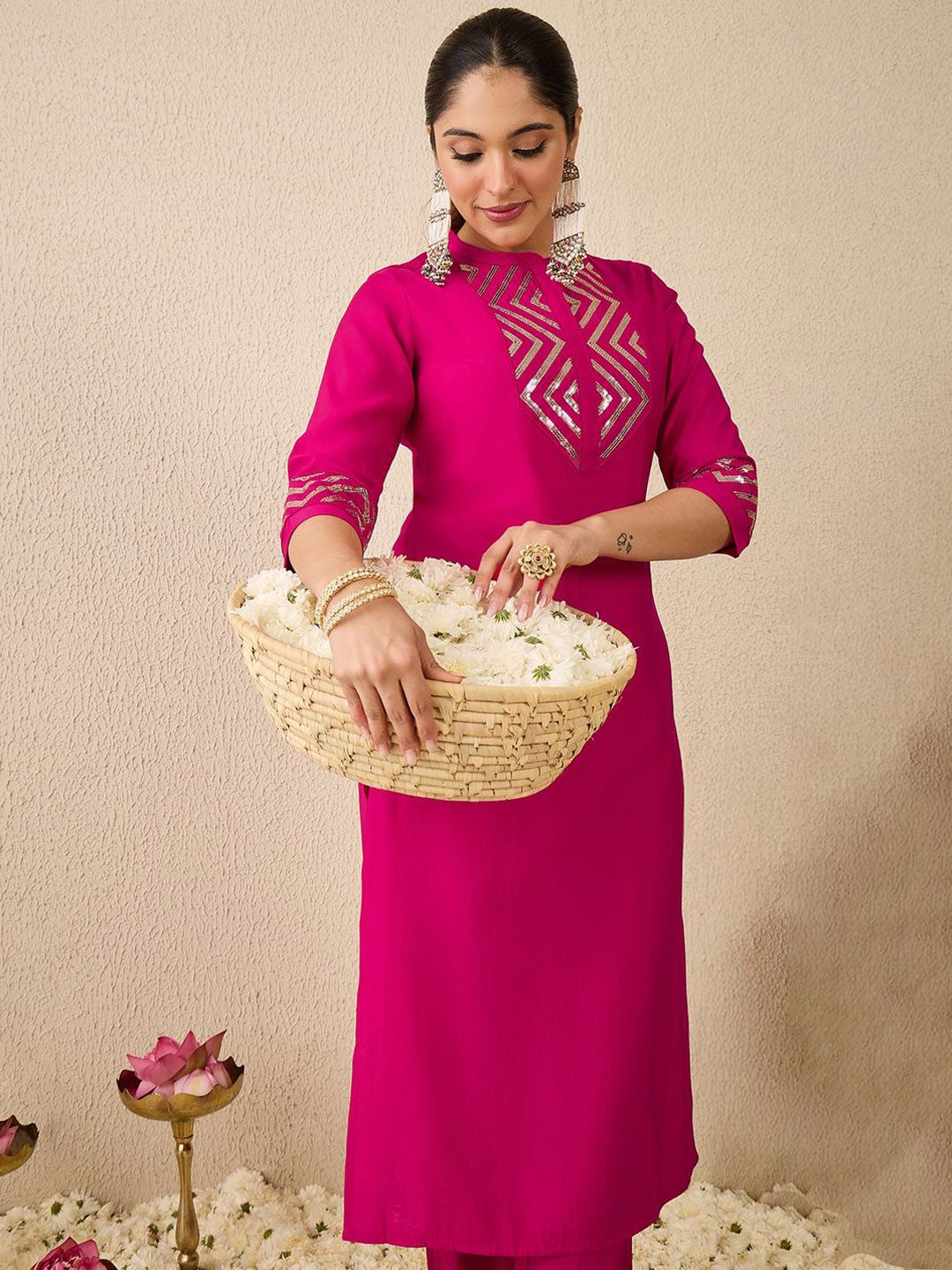 Dhiyona IE Embellished Mandarin Collar Straight Kurta With Trousers Co-Ord Set