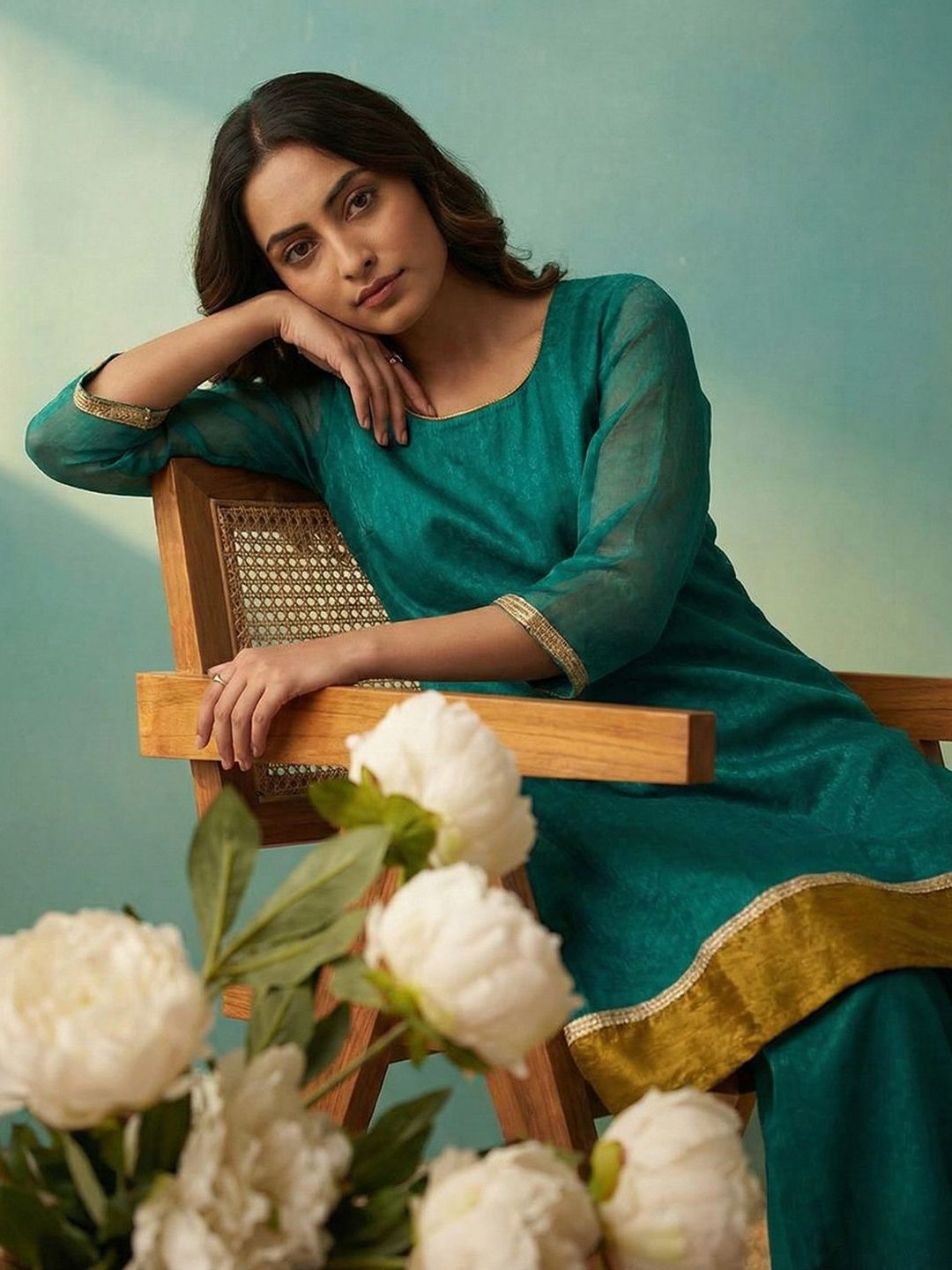 Dhiyona CH Women Regular Thread Work Kurta with Palazzos