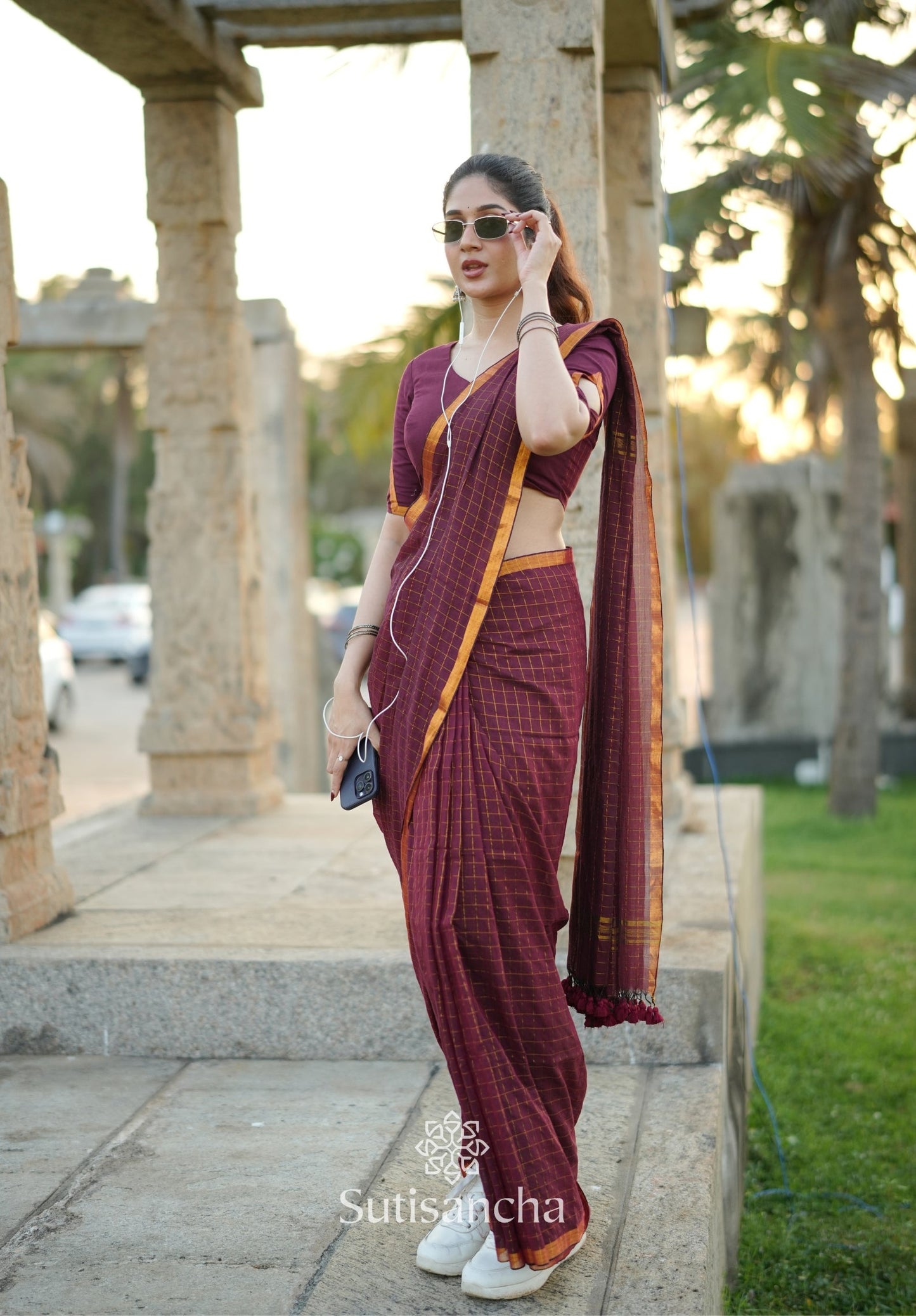 Dhiyona SS Golden Grid Classic Mul Cotton Saree