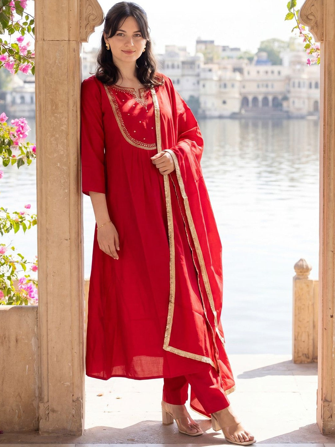 Women Embroidered Empire Thread Work Kurta with Trousers & With Dupatta