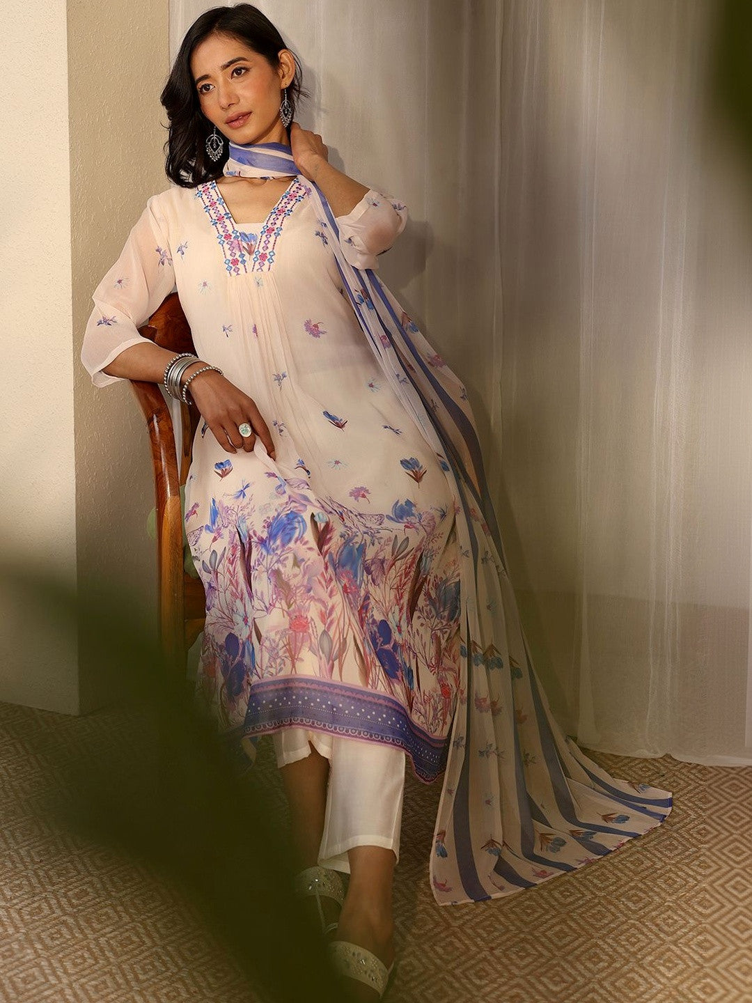 Women Floral Printed Regular Thread Work Kurta with Trousers & With Dupatta