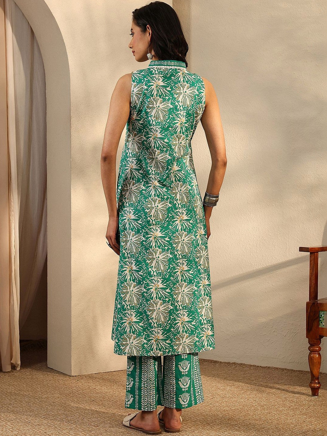 Women Floral Printed Regular Kurta with Trousers