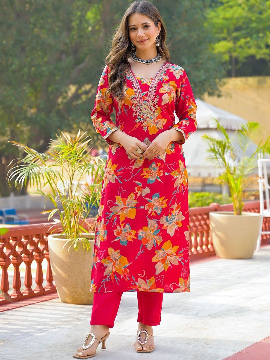 Dhiyona KL Women Floral Printed Regular Thread Work Kurta with Trousers & With Dupatta