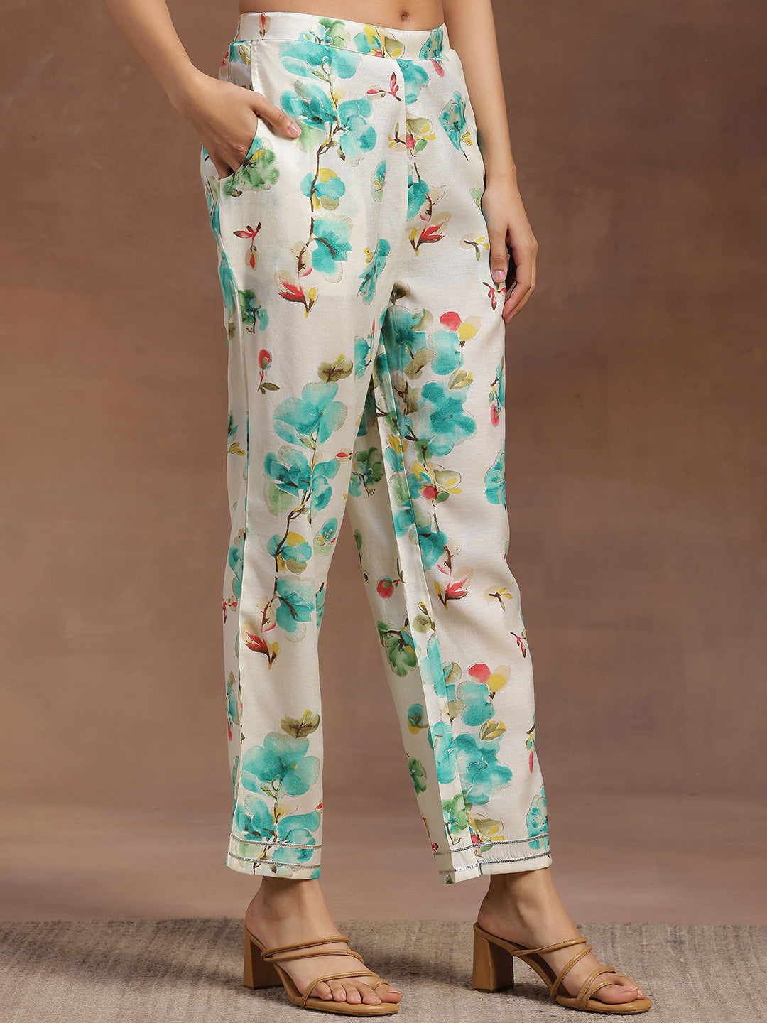 Women Floral Printed Panelled Kurta with Trousers