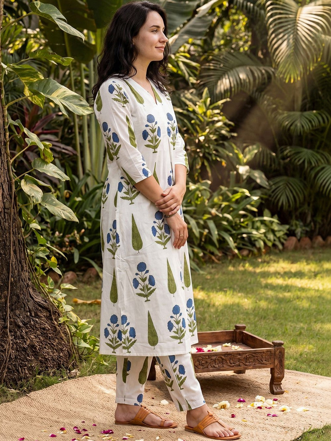 Women Ethnic Motifs Printed Regular Pure Cotton Kurta with Trousers