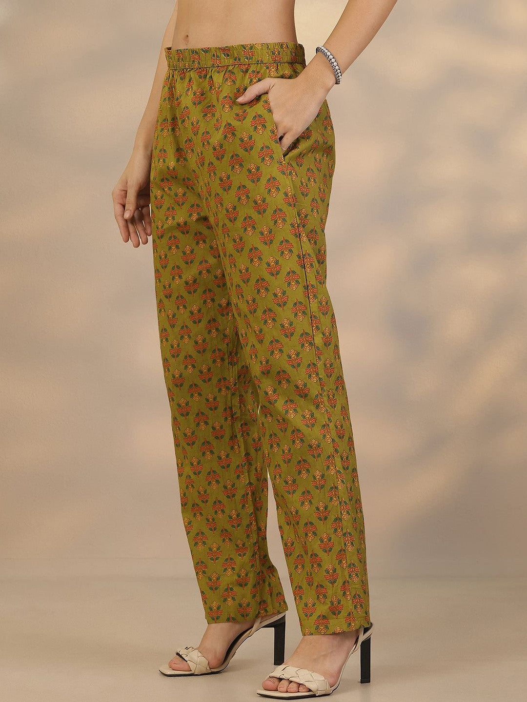 Women Floral Printed Regular Kurta with Trousers & With Dupatta