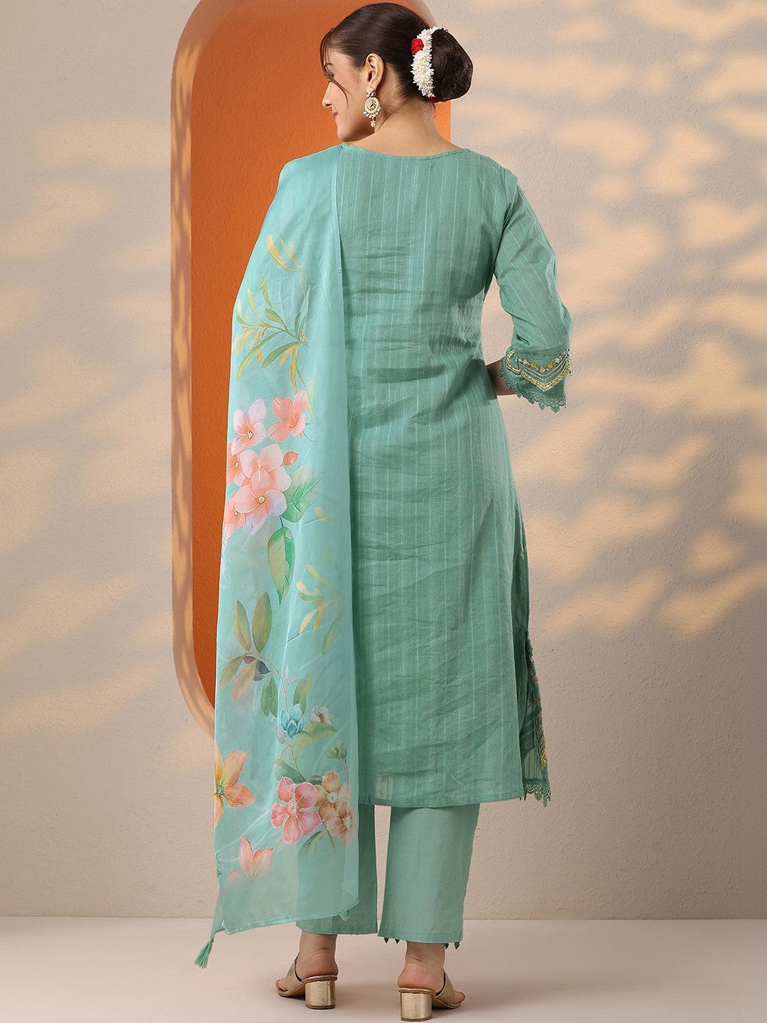 Women Floral Embroidered Regular Thread Work Kurta with Trousers & With Dupatta