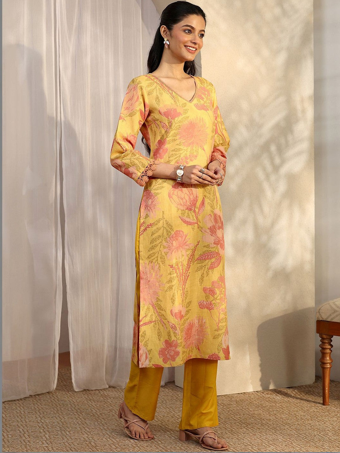 Women Floral Printed Regular Thread Work Linen Kurta with Trousers & With Dupatta