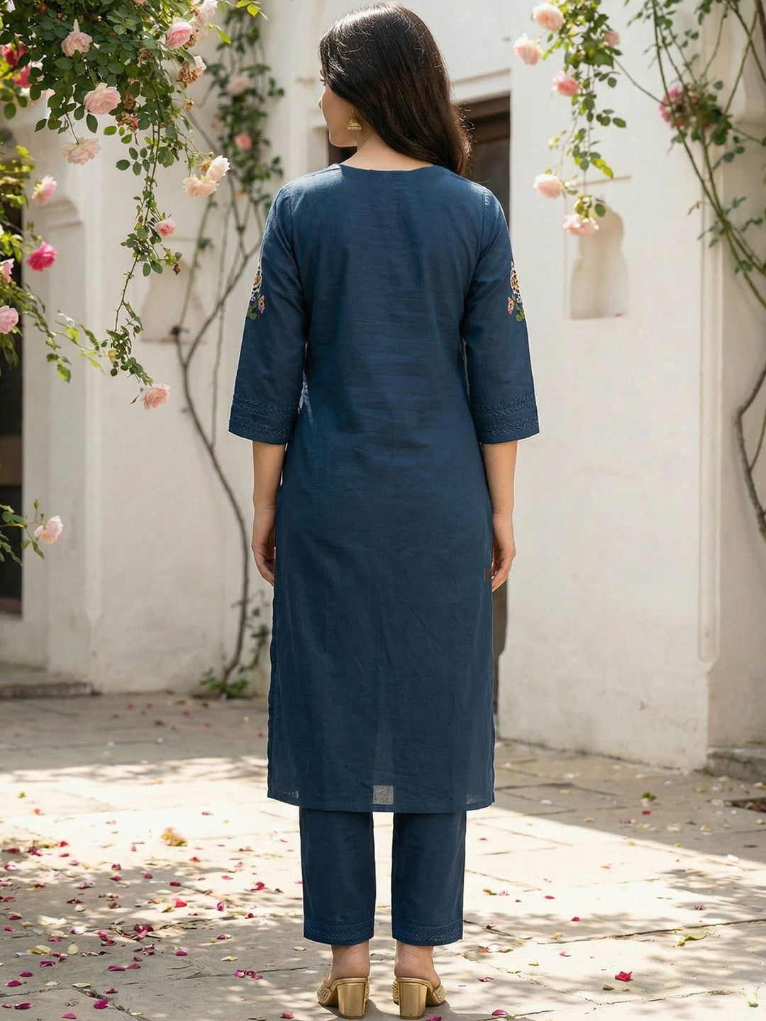 Women Ethnic Motifs Embroidered Regular Thread Work Pure Cotton Kurta with Trousers