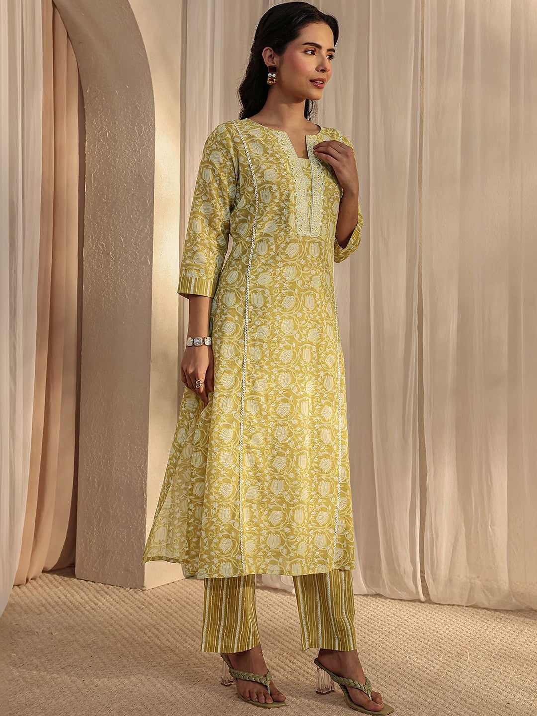 Women Floral Printed Regular Mirror Work Kurta with Trousers & With Dupatta