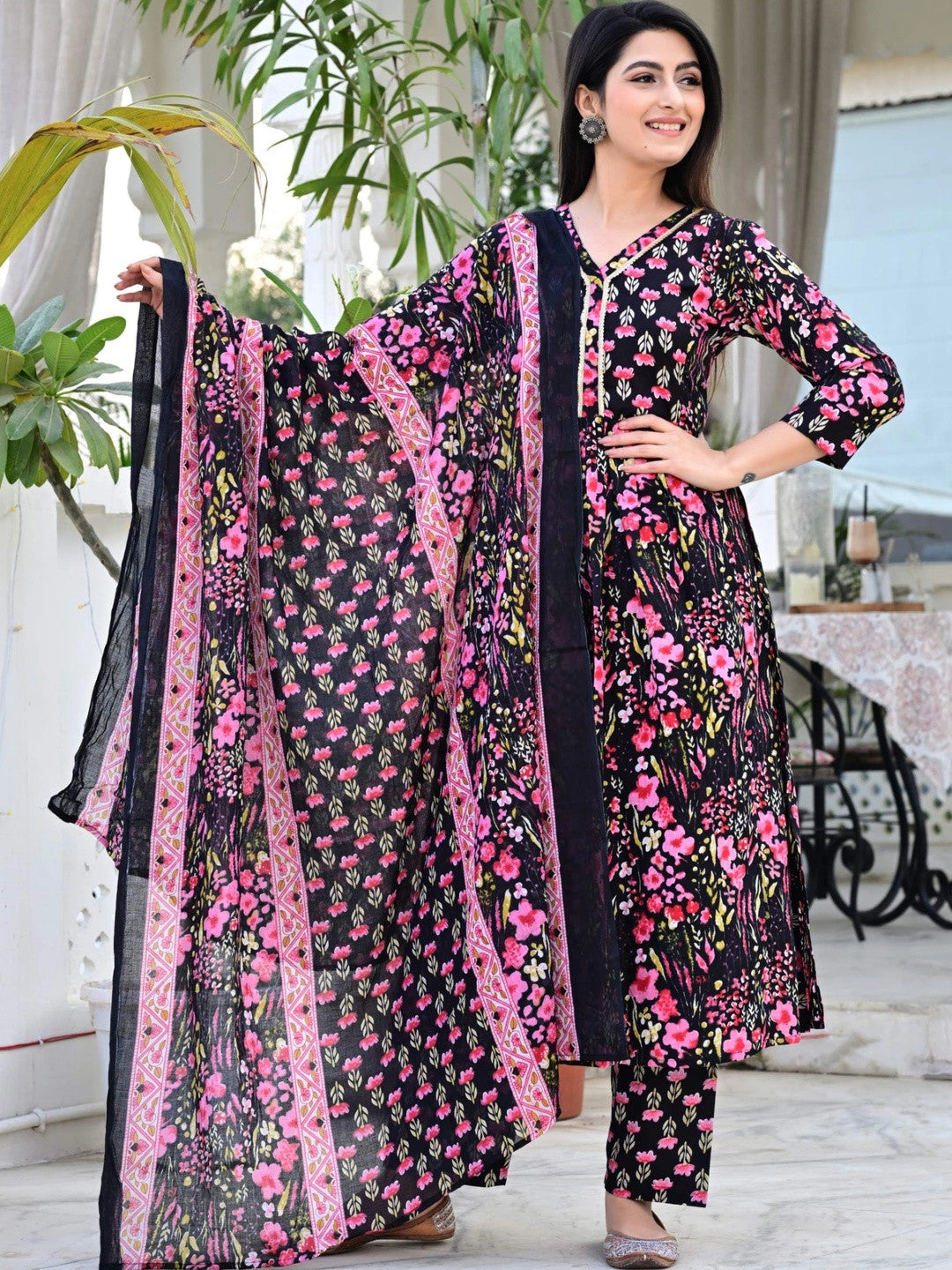 Women Floral Printed Regular Kurta with Trousers & With Dupatta