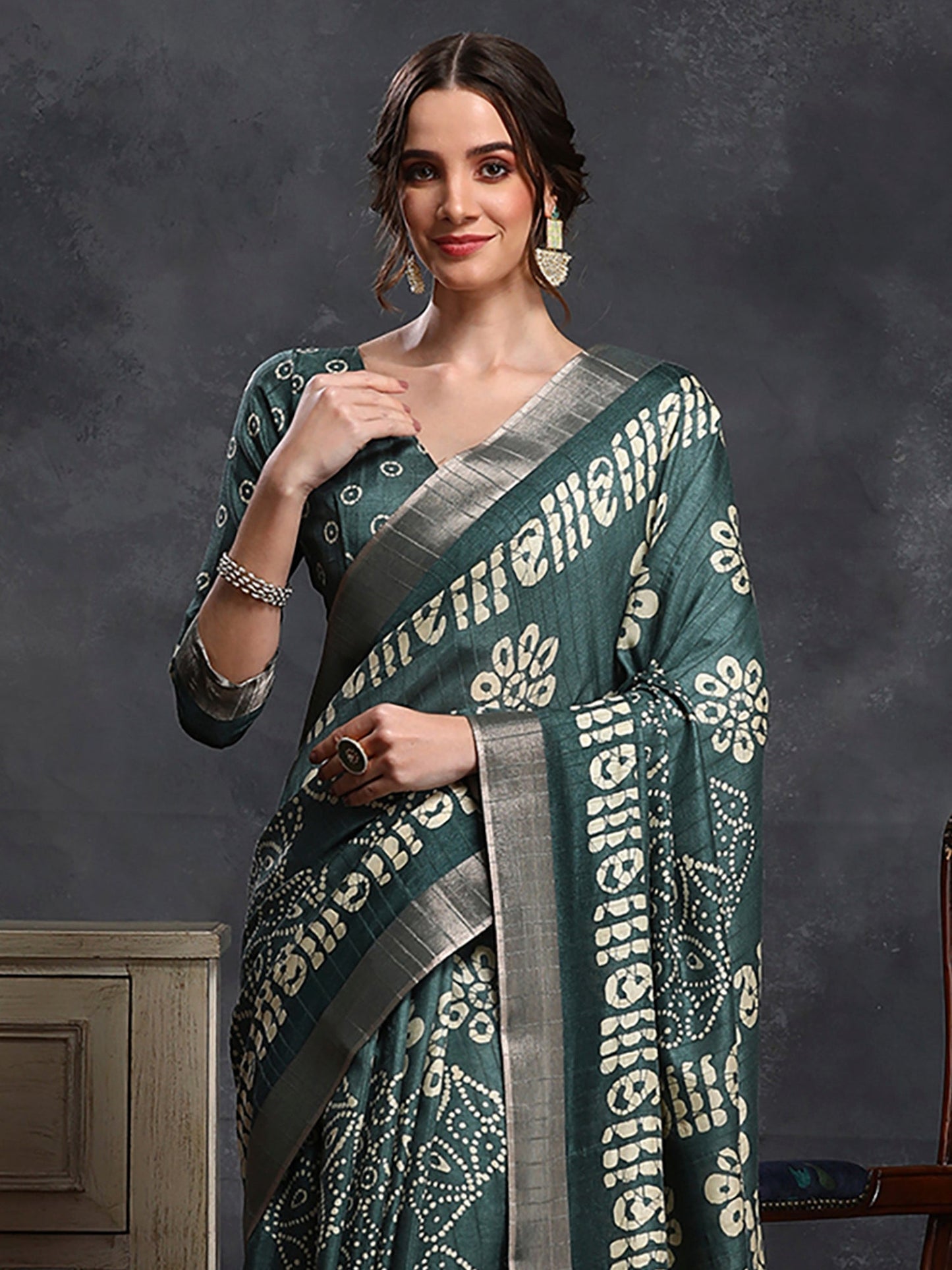 Women's Silk Blend Sea Green Printed Designer Saree With Blouse Piece