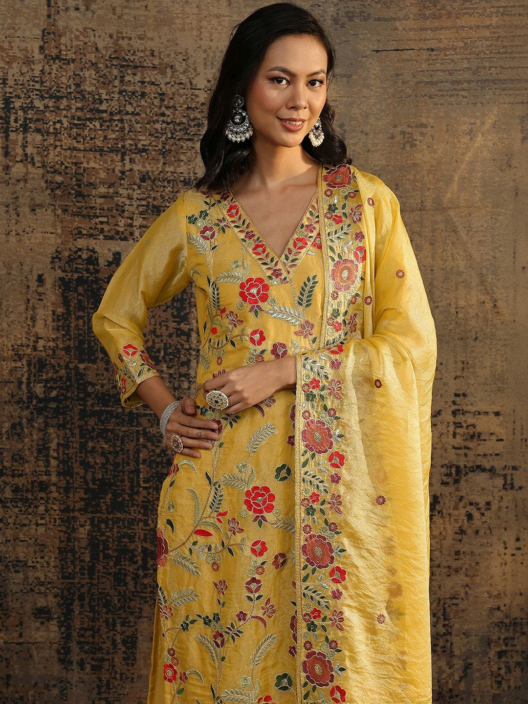 Women Floral Embroidered Regular Thread Work Kurta with Pyjamas & With Dupatta