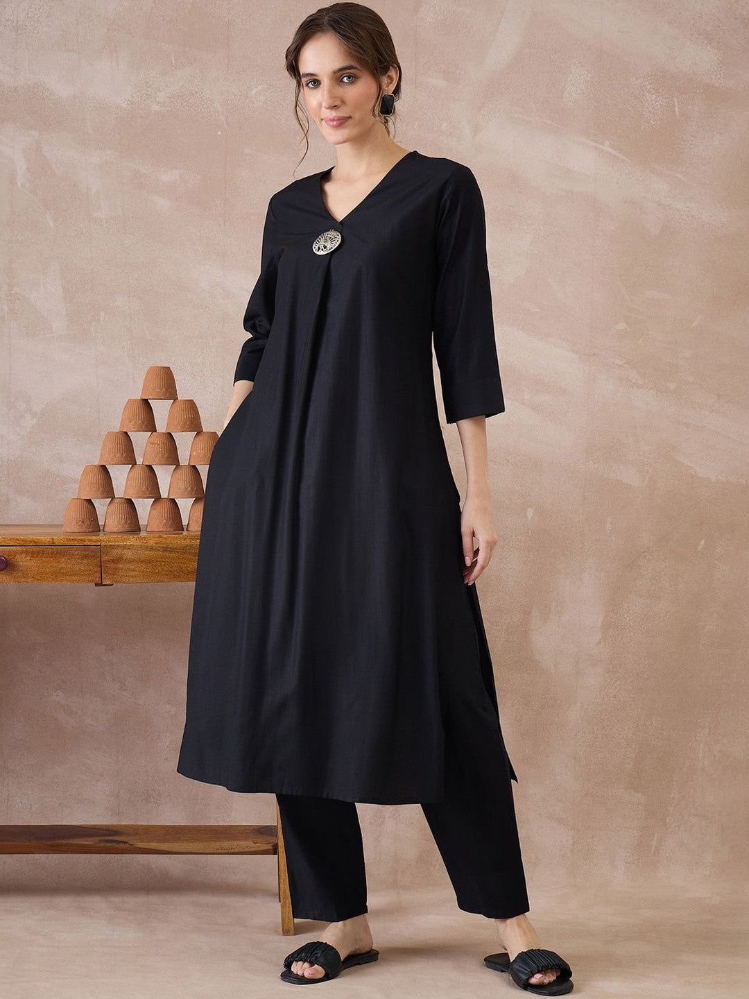 Women Regular Liva Kurta with Trousers