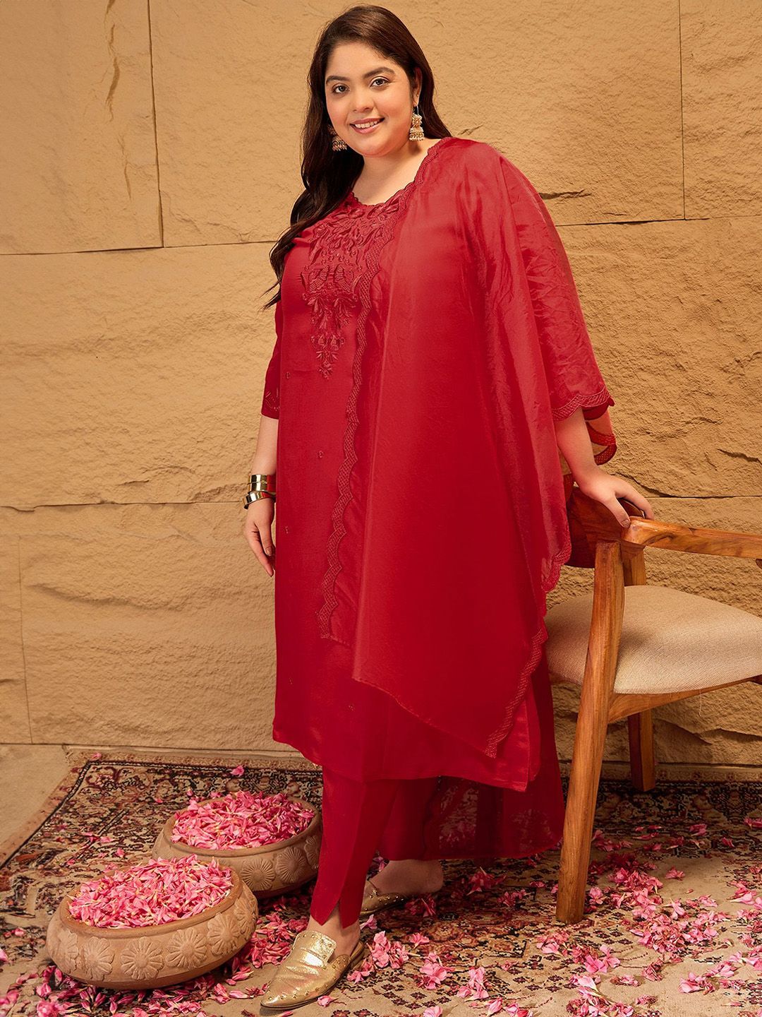 Dhiyona IN Plus Size Floral Yoke Design Straight Kurta With Trousers & Dupatta