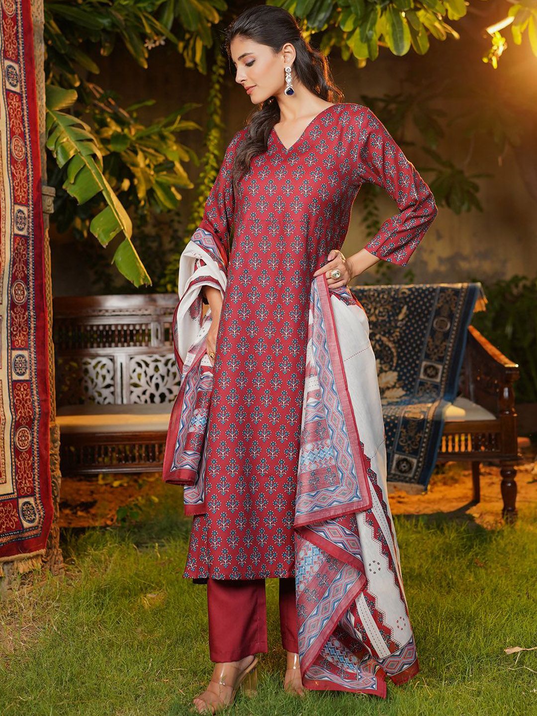Dhiyona KL Women Floral Printed Kurta & Palazzos With Dupatta