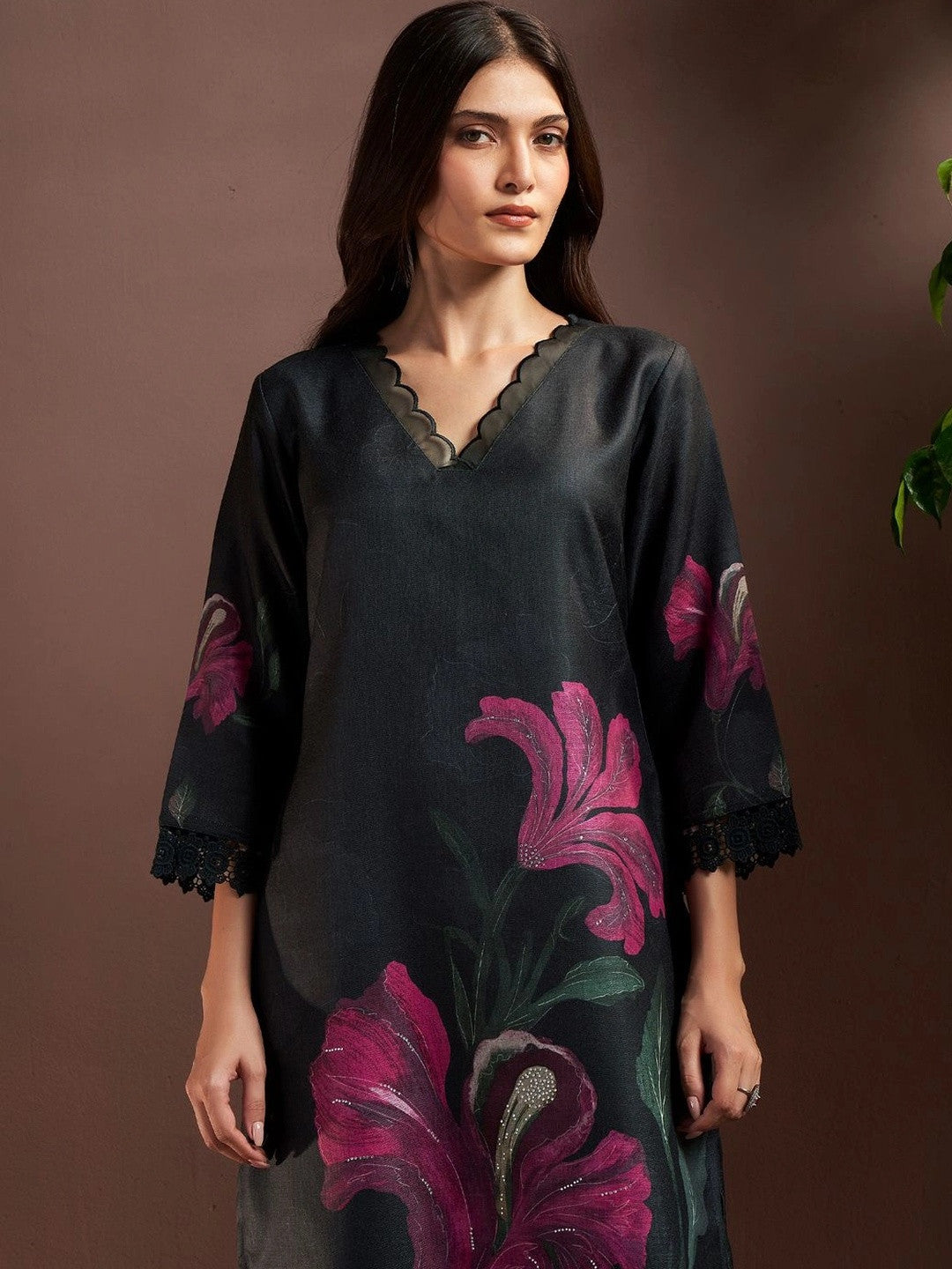 Women Floral Printed Regular Linen Kurta with Trousers & With Dupatta