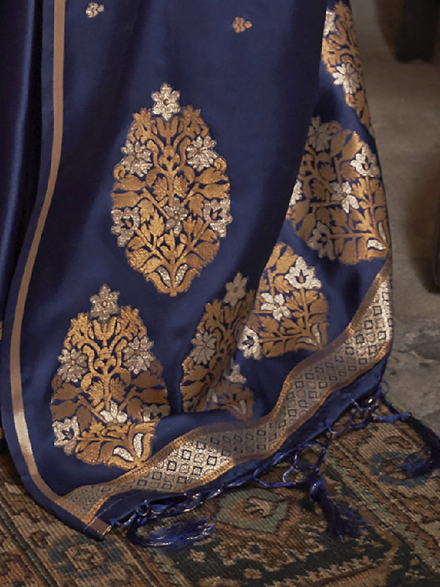 Women's Silk Blend Navy Blue Woven Design Designer Saree With Blouse Piece