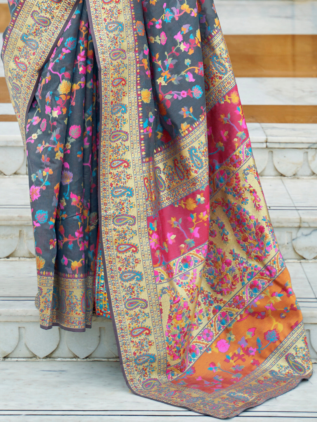 Women's Silk Blend Grey Woven Design Celebrity Saree With Blouse Piece