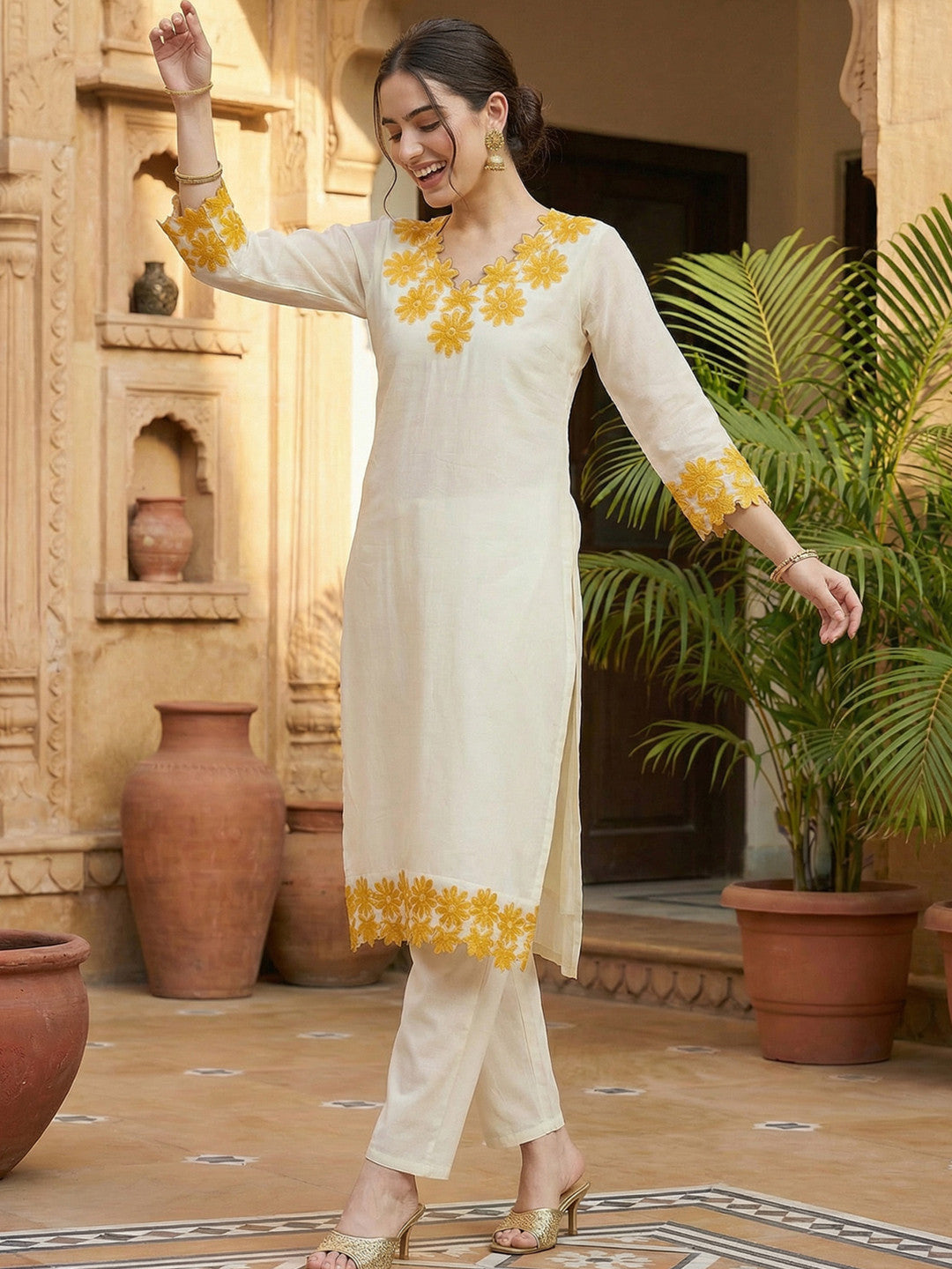 Women Floral Embroidered Regular Thread Work Pure Cotton Kurta with Trousers