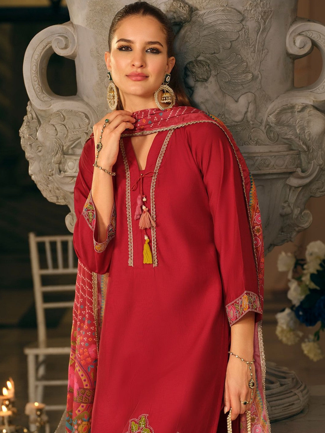 Women Floral Regular Thread Work Kurta with Trousers & With Dupatta