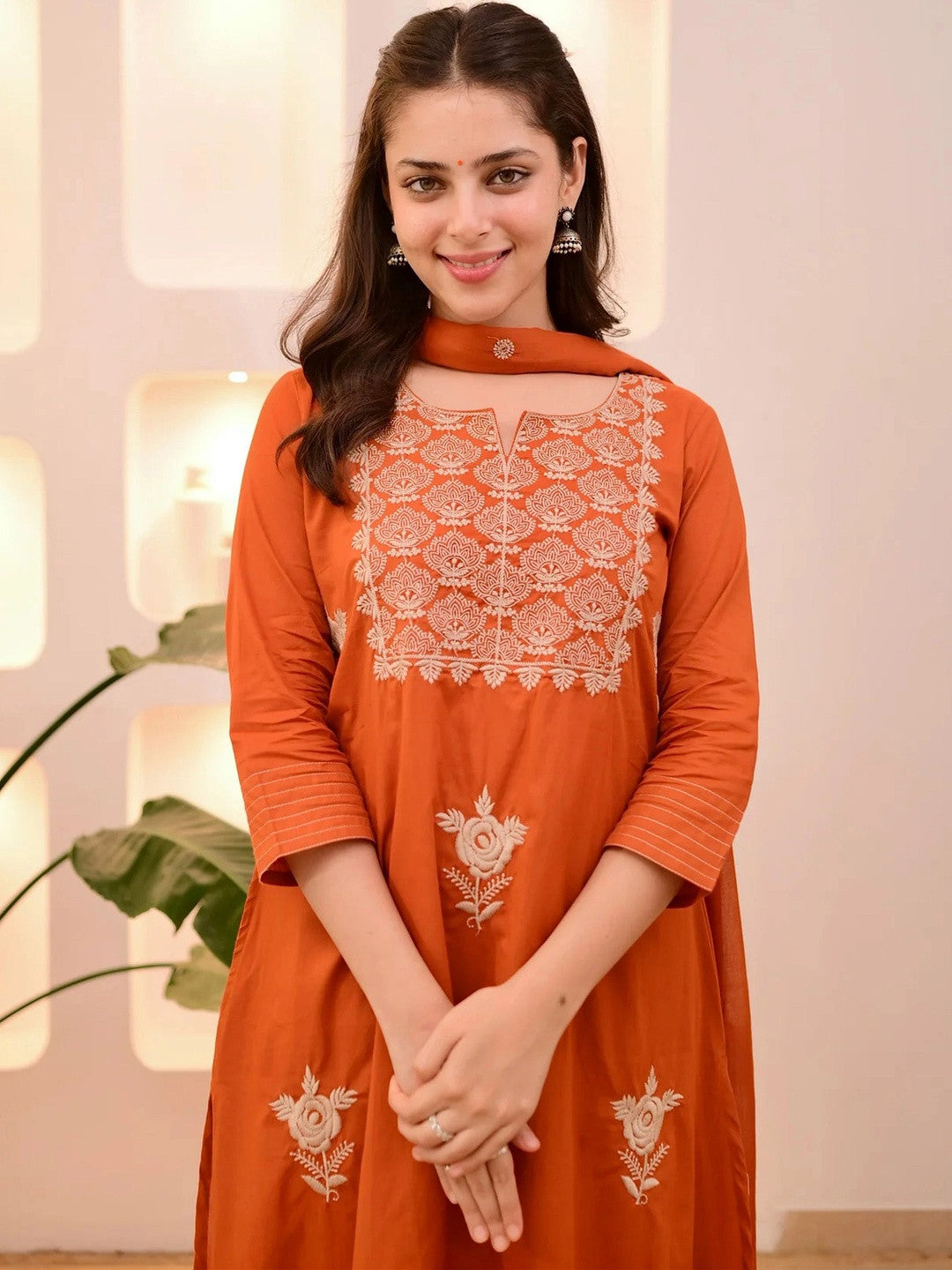 Women Motifs Embroidered Regular Thread Work Kurta with Trousers & With Dupatta