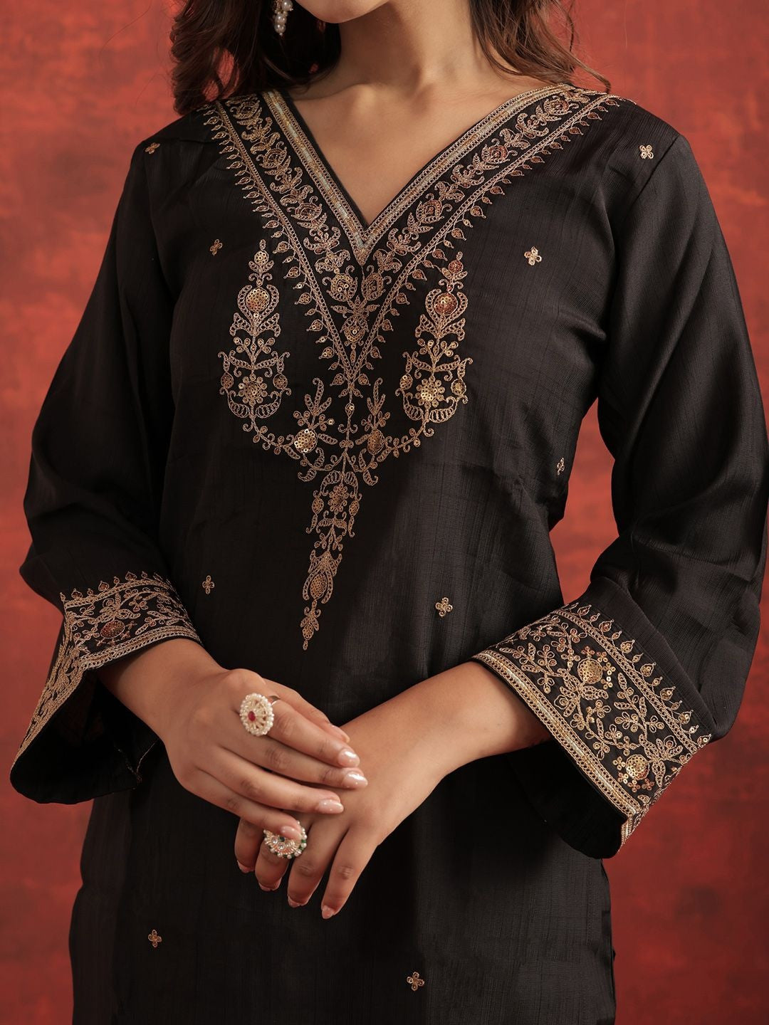 Women Ethnic Motifs Embroidered Regular Thread Work Liva Kurta with Trousers
