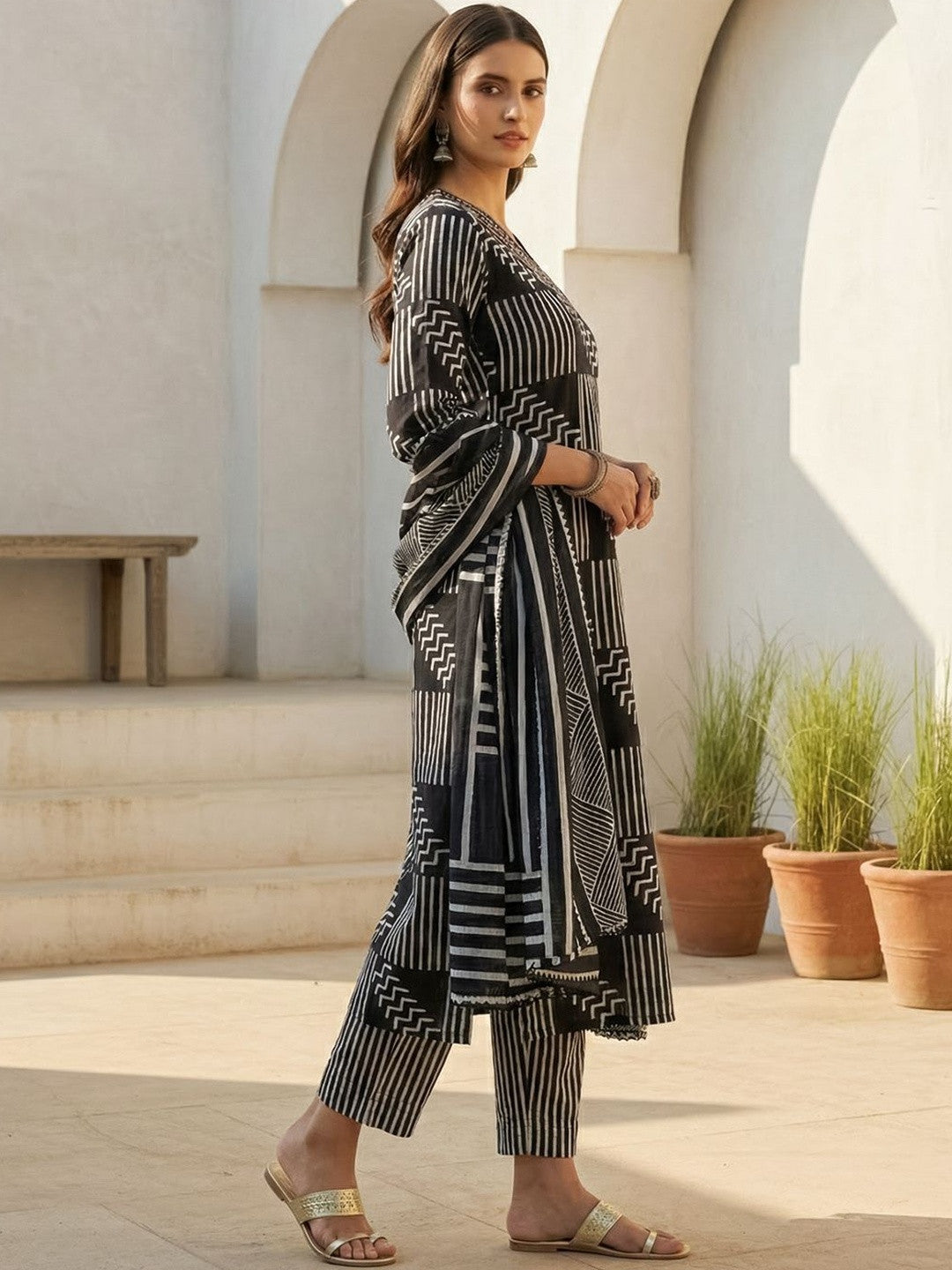 Women Printed Regular Pure Cotton Kurta with Trousers & With Dupatta