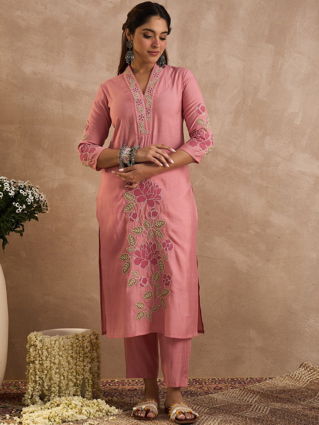 Women Floral Embroidered Kurta with Trousers
