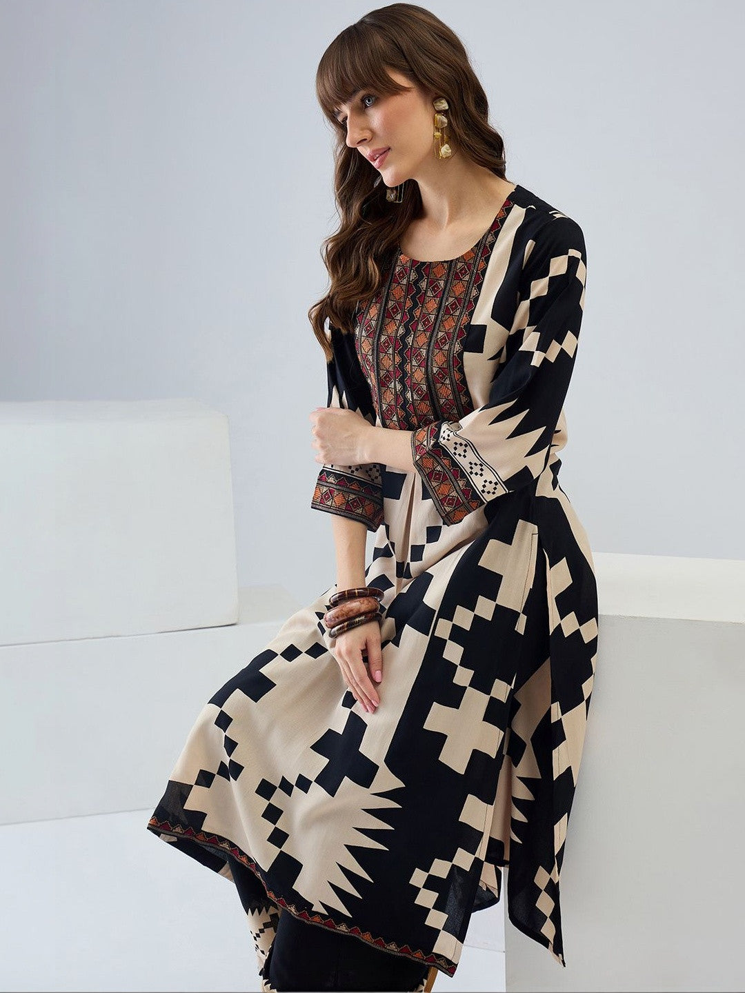Women Printed Regular Thread Work Kurta with Palazzos