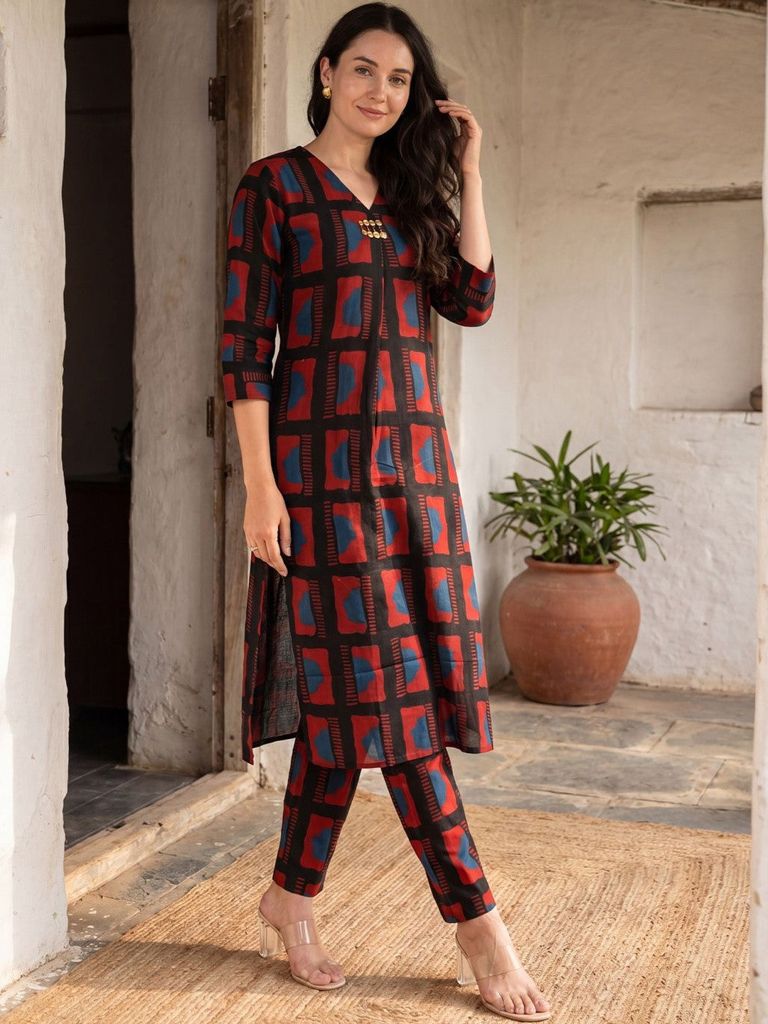 Women Printed Regular Kurta with Trousers