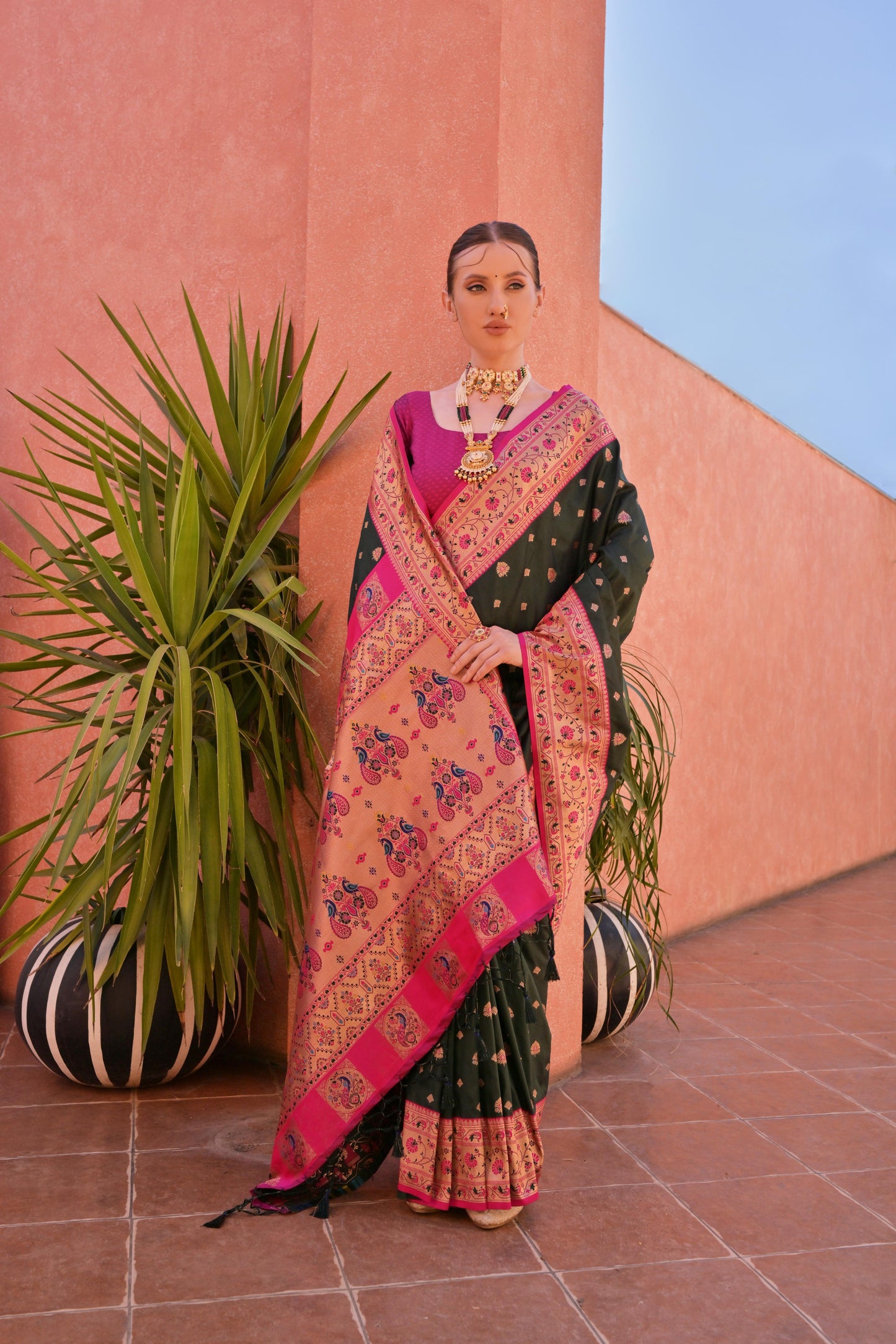 Women Paithani Nisha Bt Green Saree With Unstiched Blouse