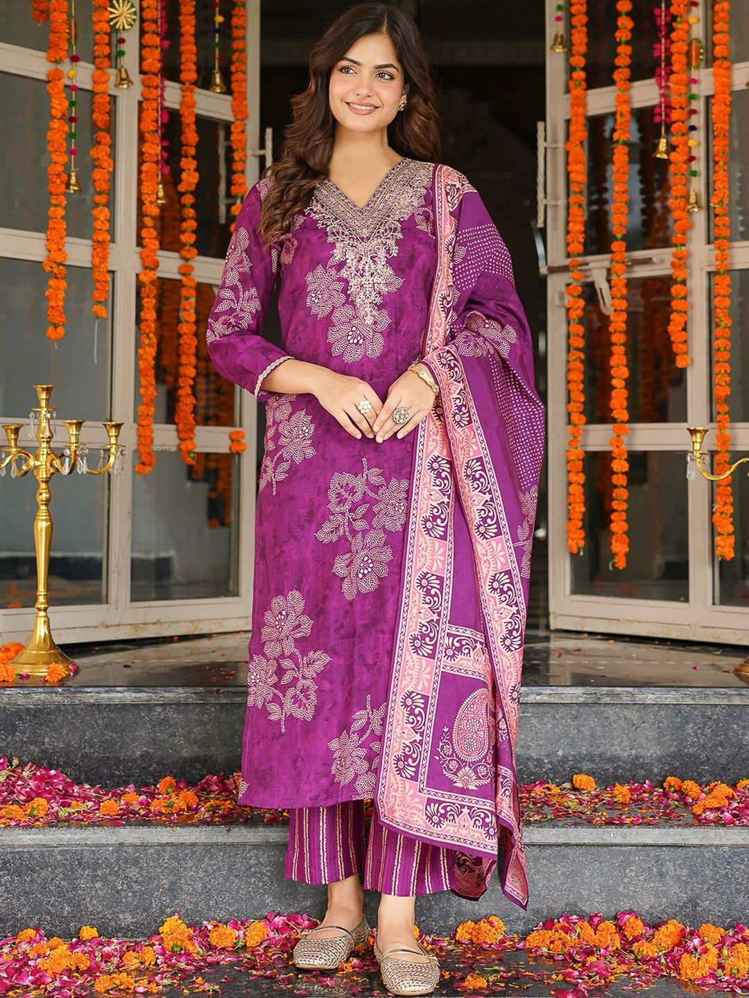 Dhiyona KL Ethnic Motifs Printed Straight Thread Work Kurta With Trouser & Dupatta