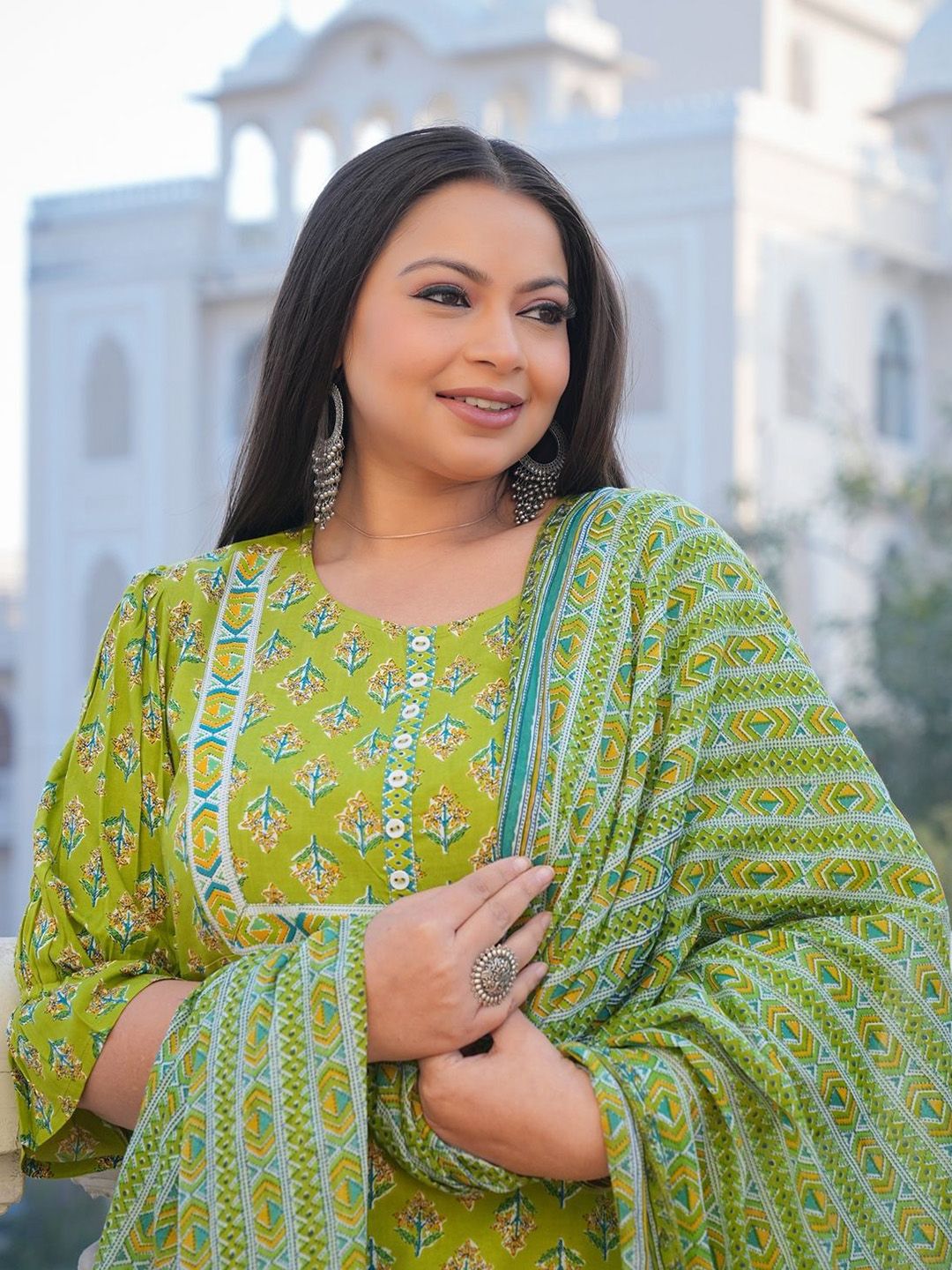 Dhiyona KL Women Floral Printed Regular Kurta with Trousers & With Dupatta