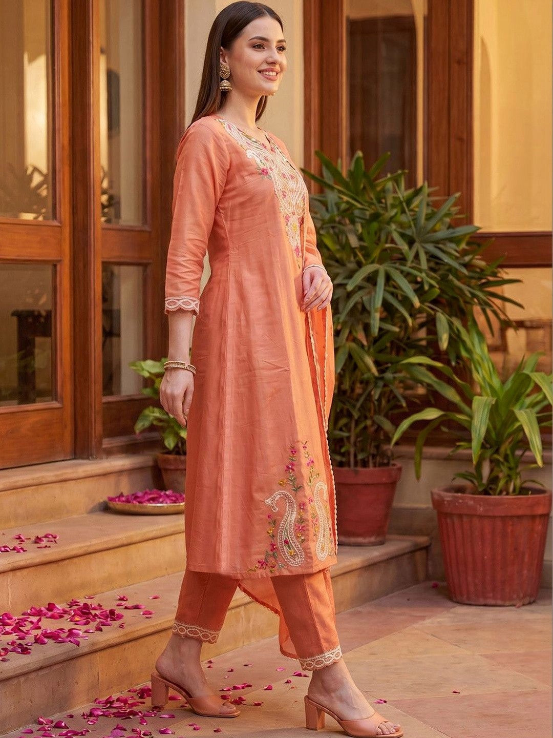 Women Ethnic Motifs Embroidered Regular Thread Work Kurta with Trousers & With Dupatta