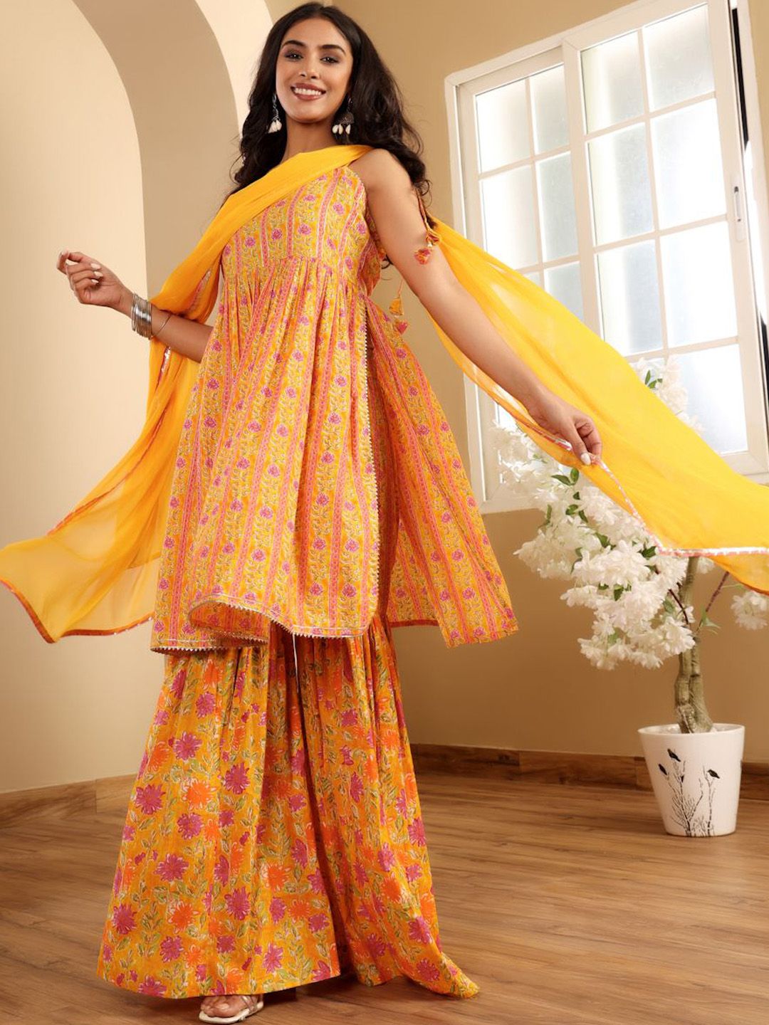 Dhiyona HOP Women Floral Printed Kurta with Sharara & Dupatta