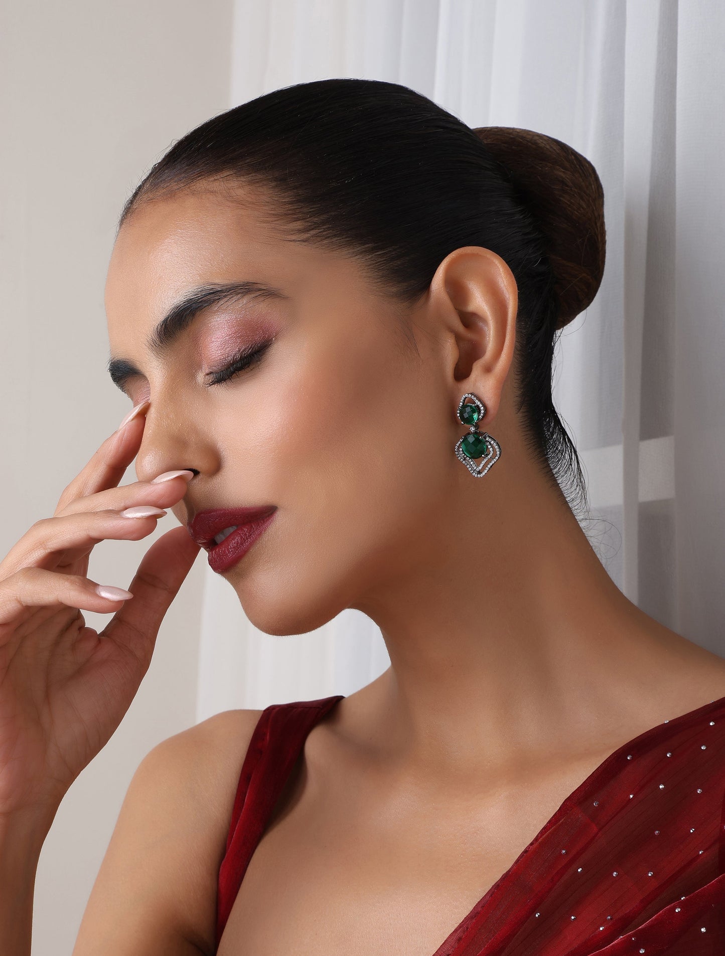 Dhiyona ST Emerald inverted Leaf Earring