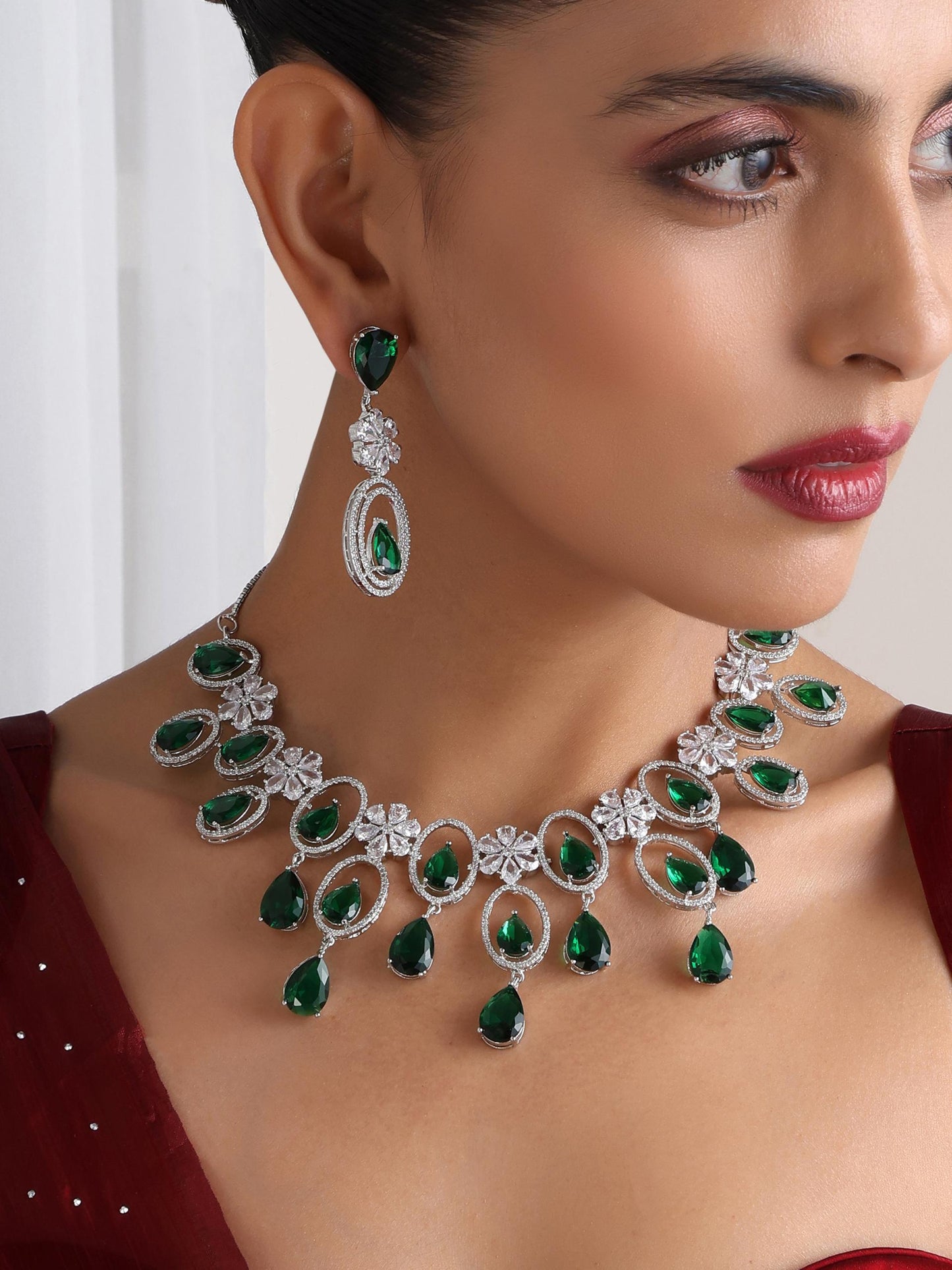 Dhiyona ST Emerald Broad Necklace With Earring